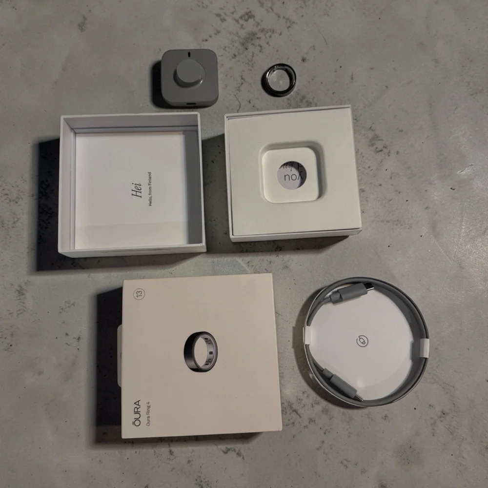 Oura Ring 4 Black and Silver